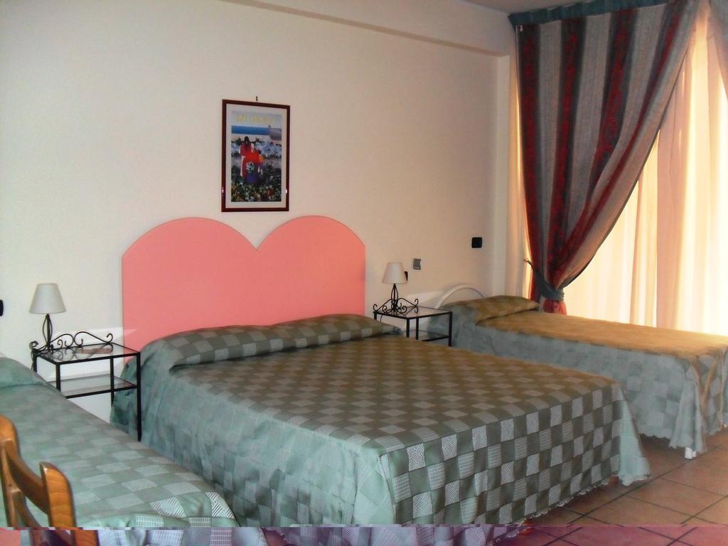 B&B La Grotta SantʼAlessio Siculo Exterior foto